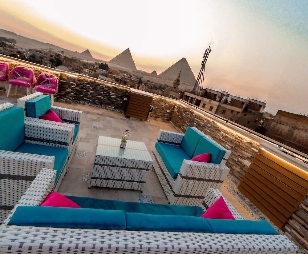 Pyramid Edge Hotel in GIZA