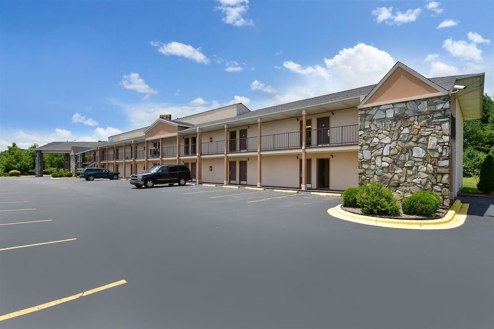 Americas Best Value Inn Canton 3/22