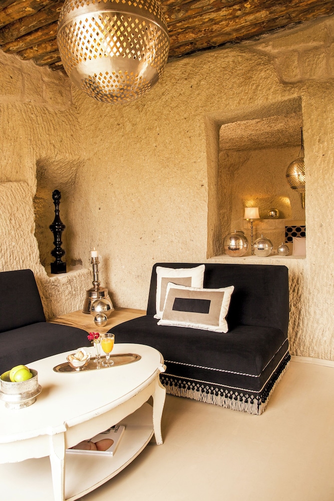 Hezen Cave Hotel 40/50