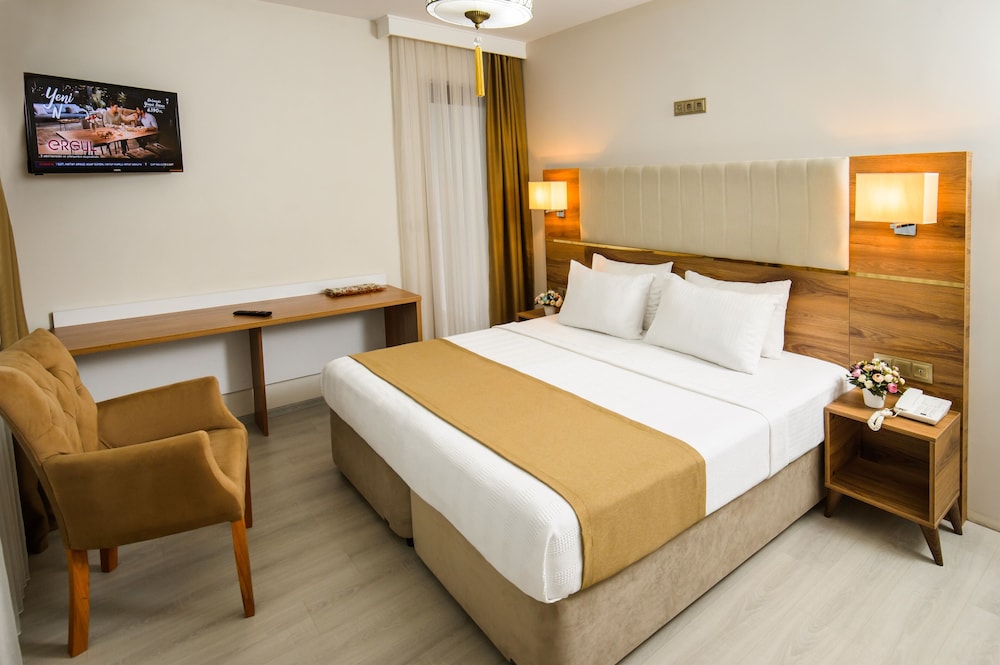 COMFORT, DOUBLE OR TWIN BED, PARTIAL SEA VIEW