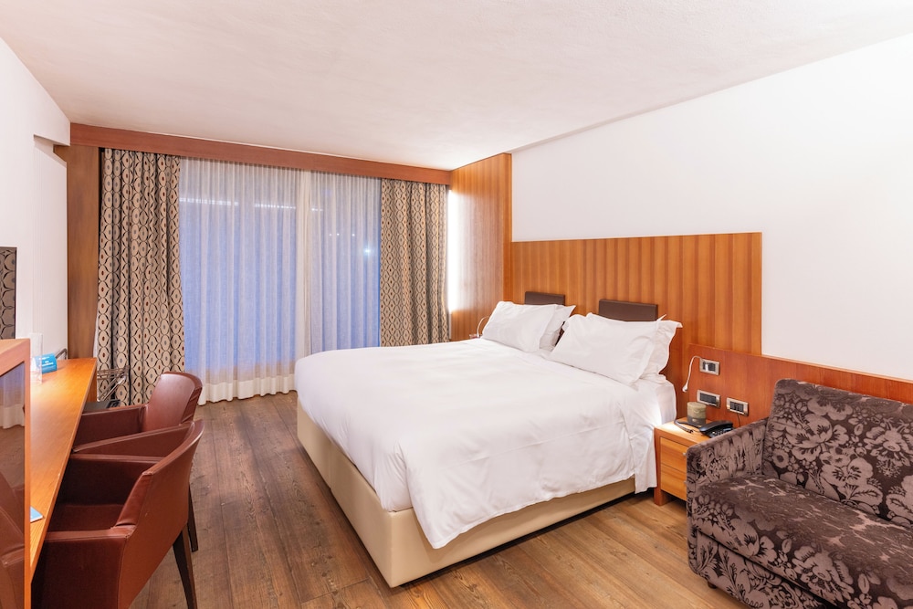 غرفة كلاسيكية ثلاثية بثلاثة أسرّة، Hotel Alaska Cortina 5/10