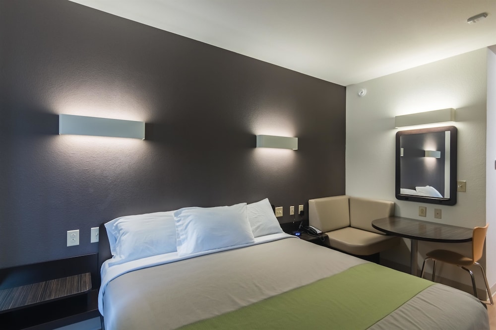 Days Inn & Suites by Wyndham Colorado City/I-20 20/37