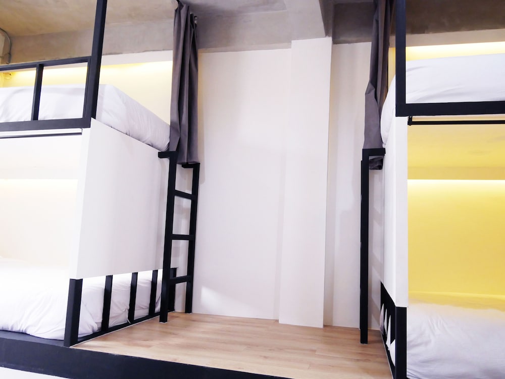 The Companion - Hostel 24/45