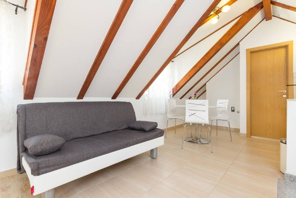 Peruzovic Rooms Apartments 55/70