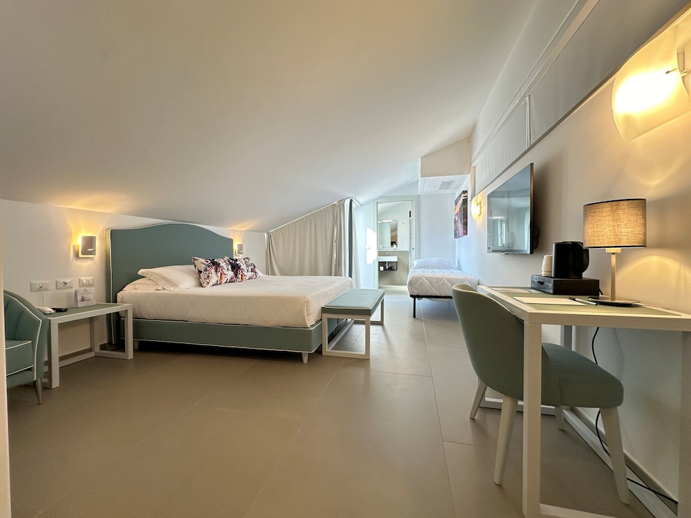 Seaside Hotel 13/42