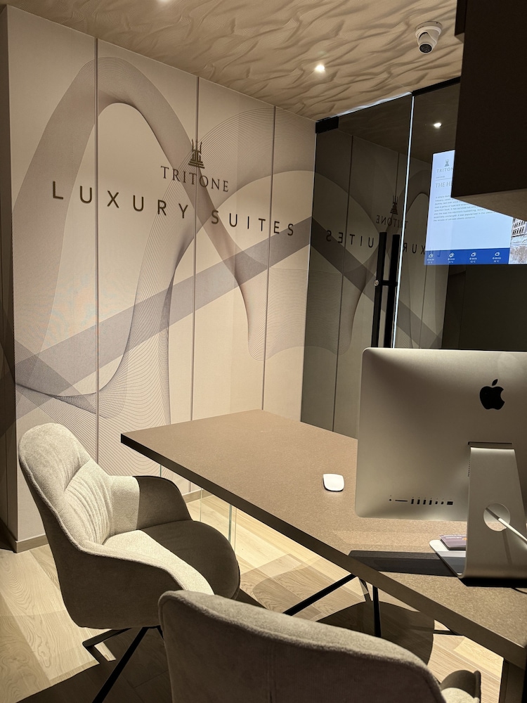 Tritone Luxury Suites 4/30