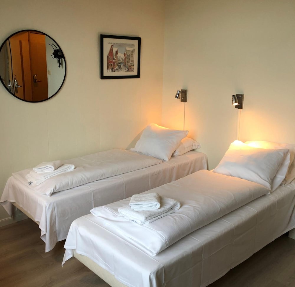 Ami Hotel 6/50
