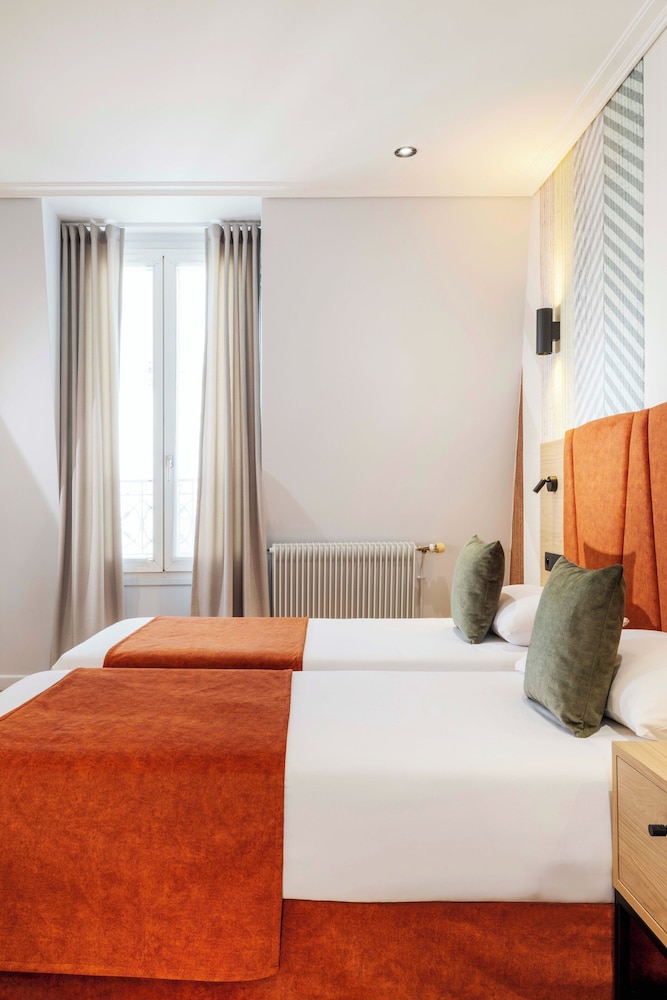 CLASSIC, TWIN BEDS
