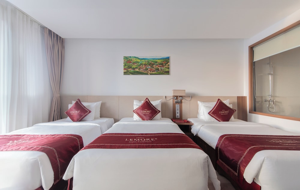 Le More Hotel 11/50