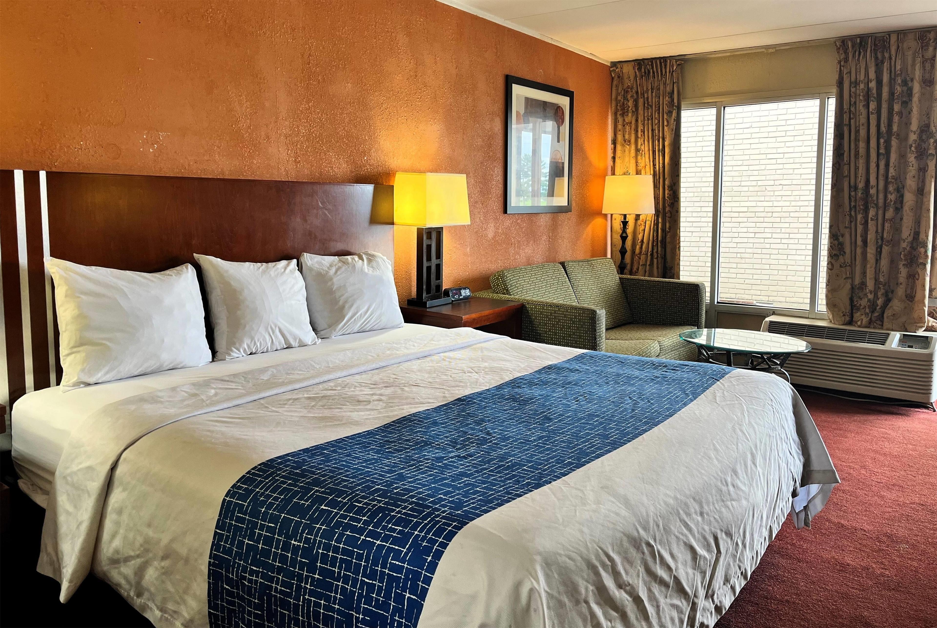 Travelodge by Wyndham Seymour 12/30