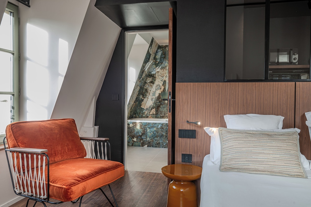 Superior, Suite, Queen Bed, Sofa
