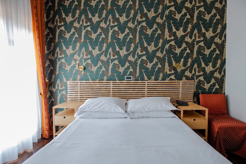 STANDARD, DOUBLE OR TWIN BED