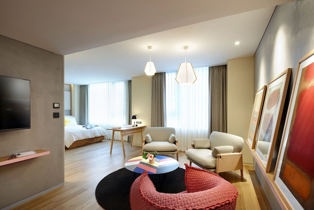 L7 MYEONGDONG by LOTTE HOTELS 30/40