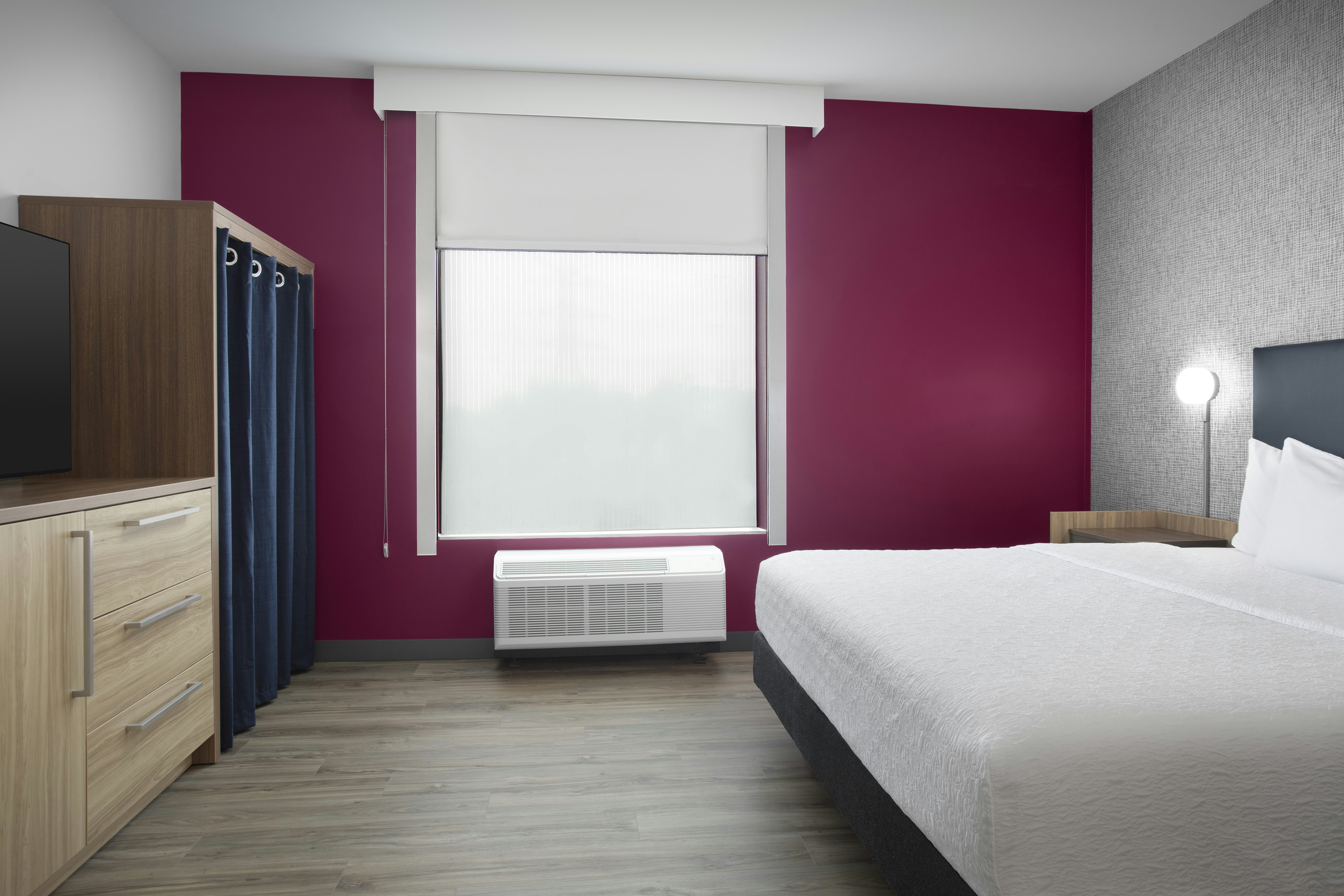 STUDIO, SUITE, KING BED