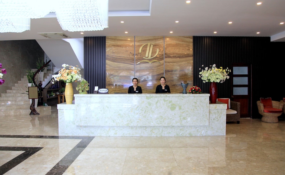 The Light Hotel Resort 14/70