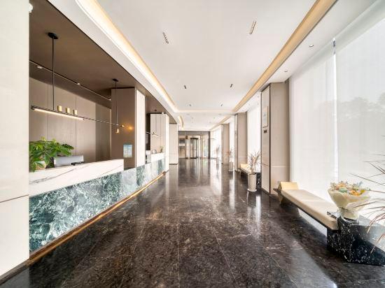 Huzhou Redwood Room Hotel (Taihu Moon Plaza) 13/35