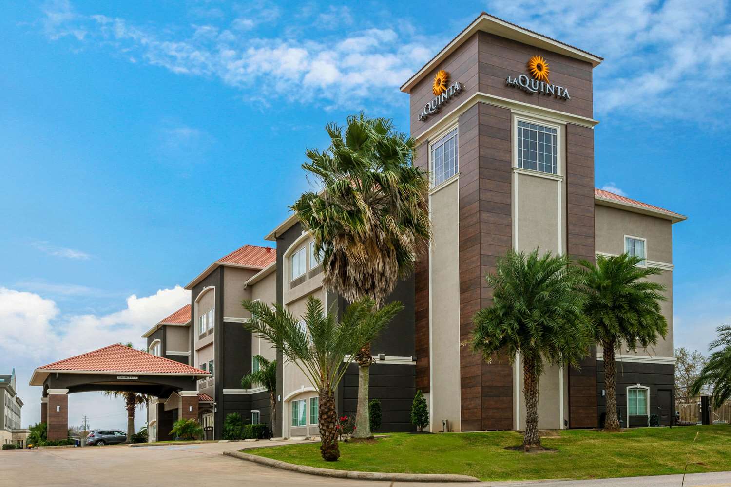 La Quinta Inn & Suites by Wyndham Alvin 2/55