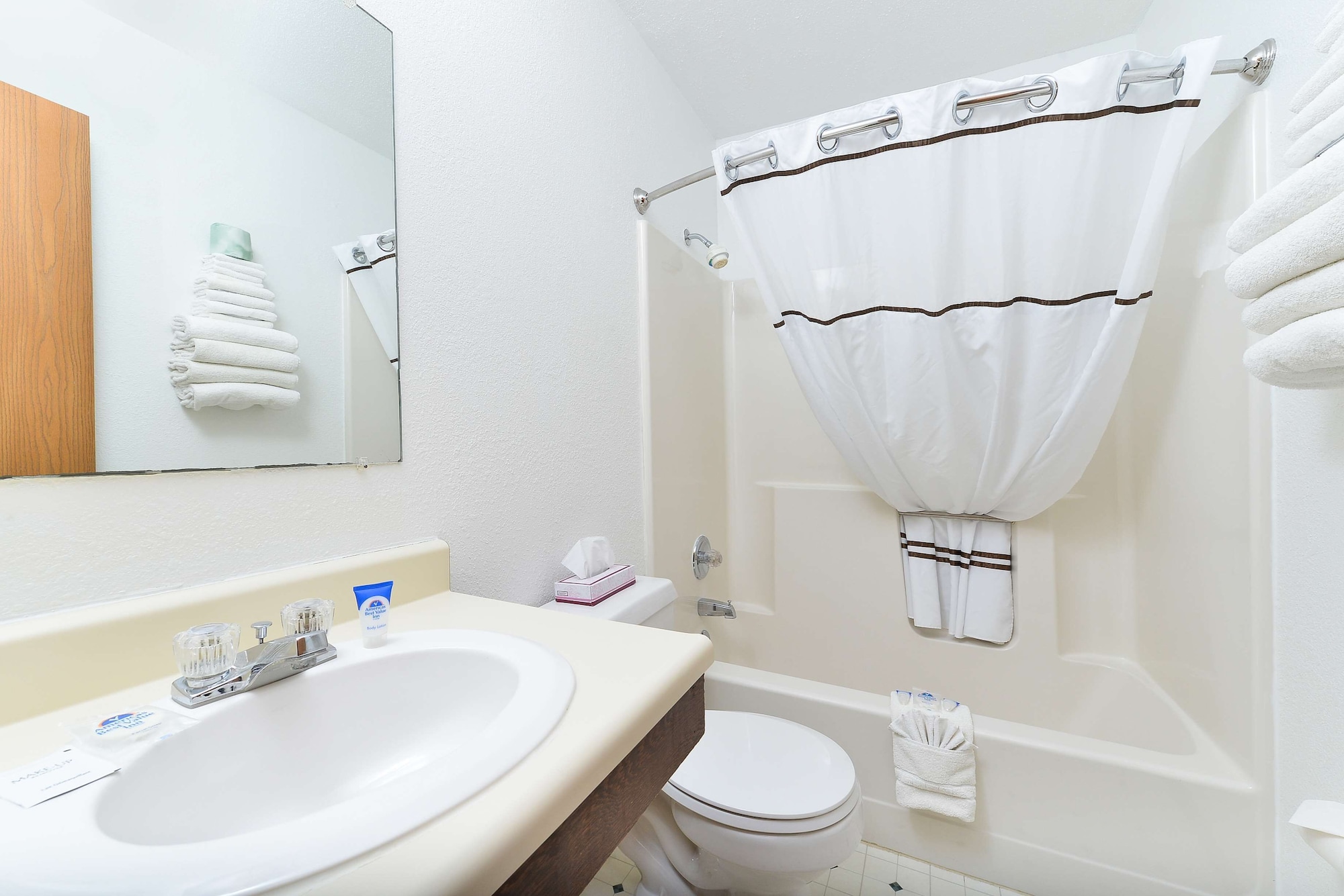 غرفة بسريرين كوين يُسمح فيها بالحيوانات الأليفة للمدخنين، Americas Best Value Inn Kadoka 2/2