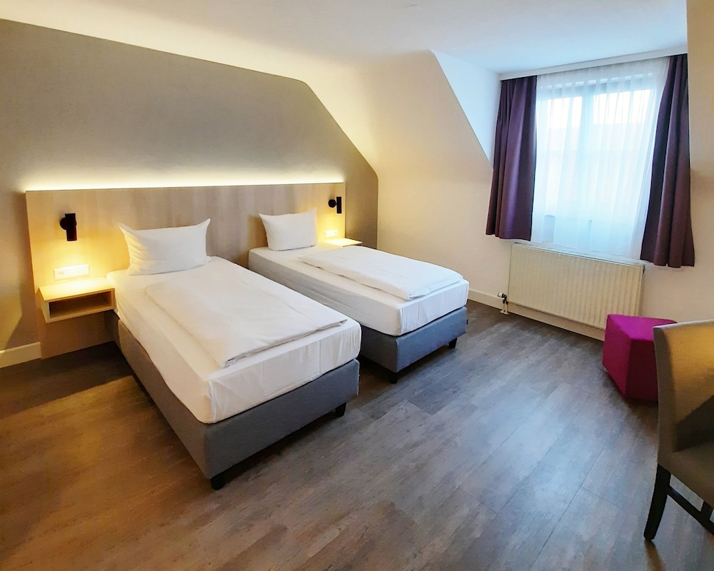 Room, Twin Beds
