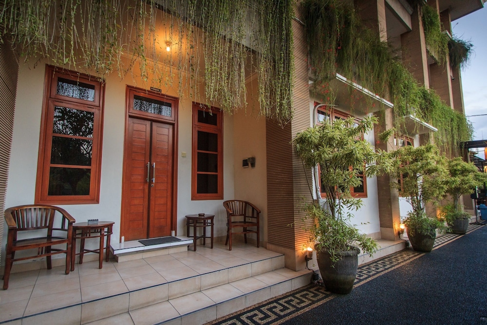 Pondok Anyar Inn 3/50
