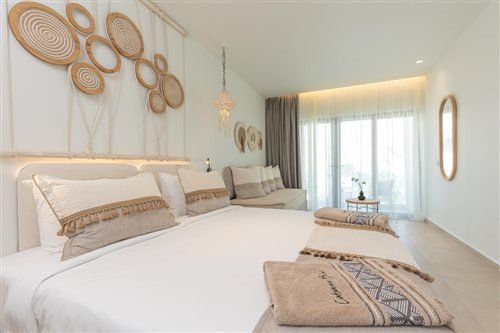 Junior Suite, Shared Pool