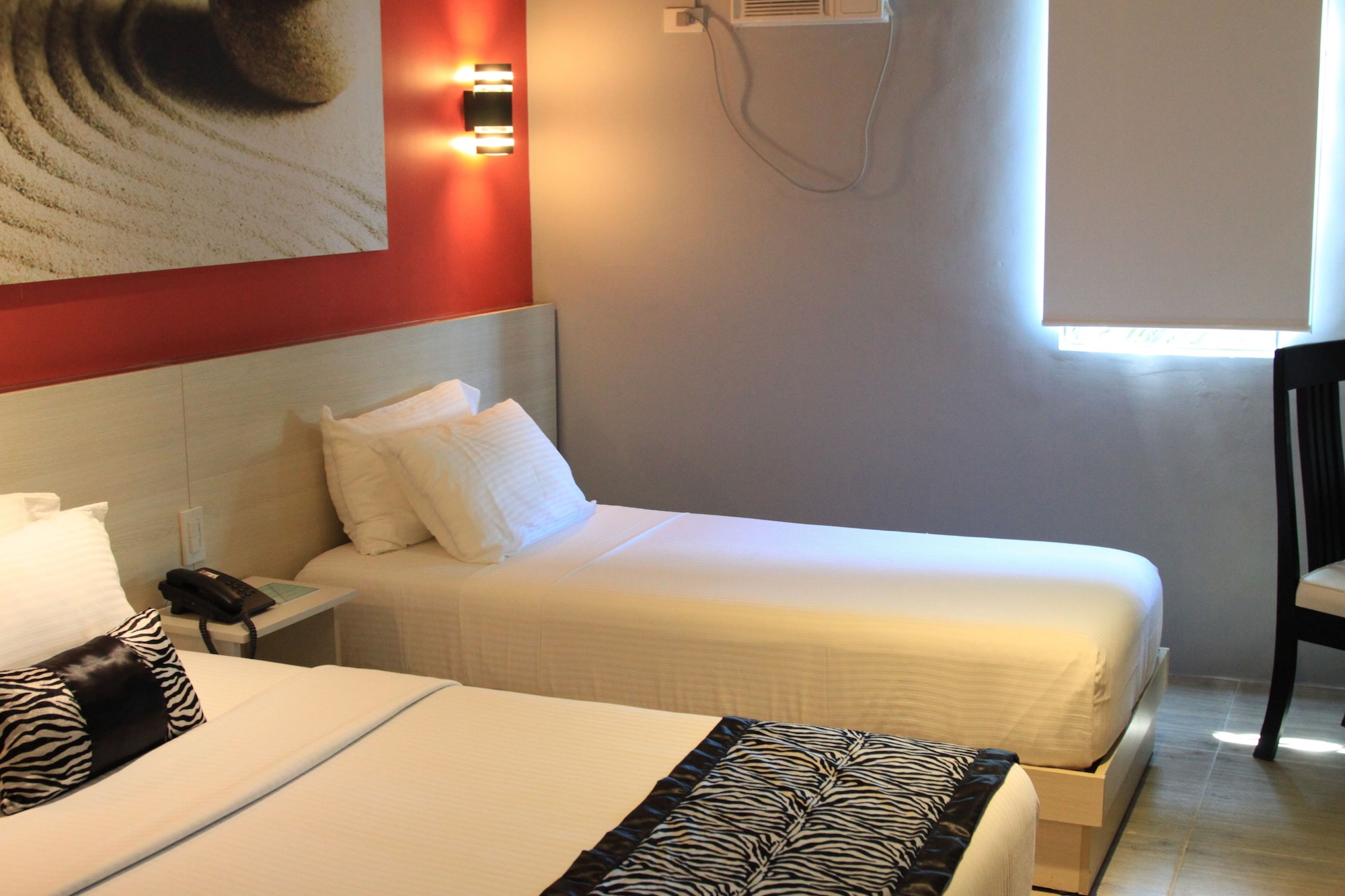 EXECUTIVE, TWIN BEDS