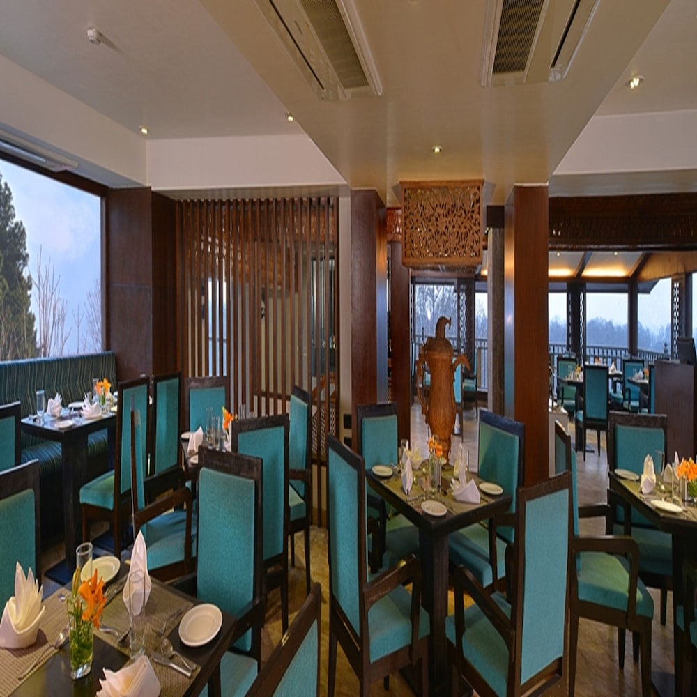 Golden Tulip Srinagar 32/48
