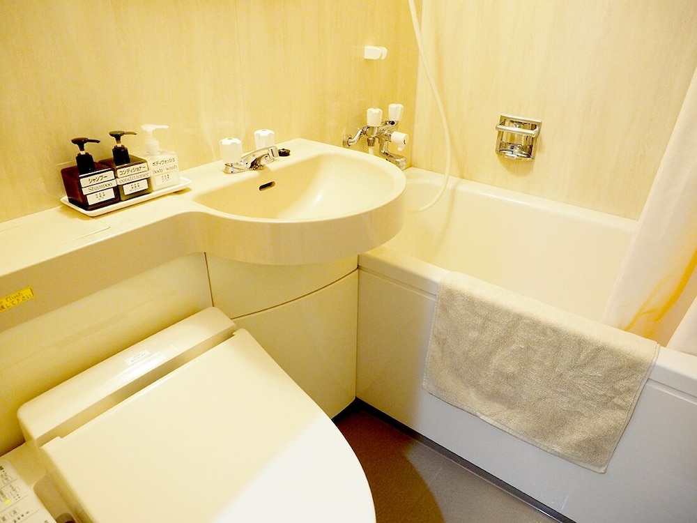 Shin-Osaka Youth Hostel 30/36