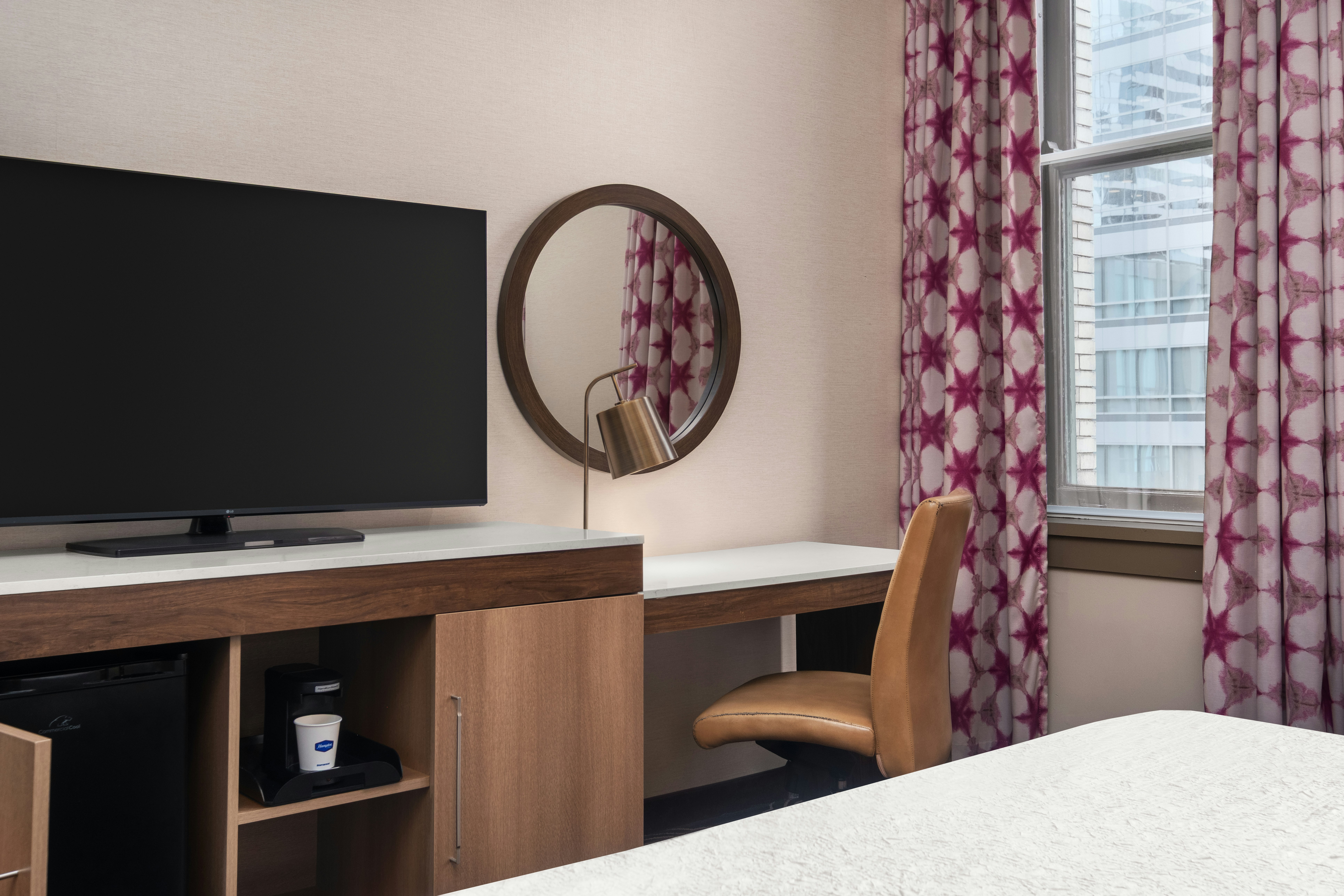 ROOM, QUEEN BED, ACCESSIBLE