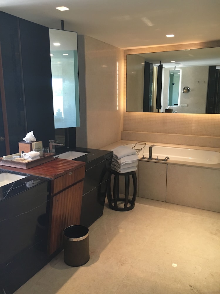 Lobby at Taj Surajkund Resort & Spa, Delhi NCR, FARIDABAD