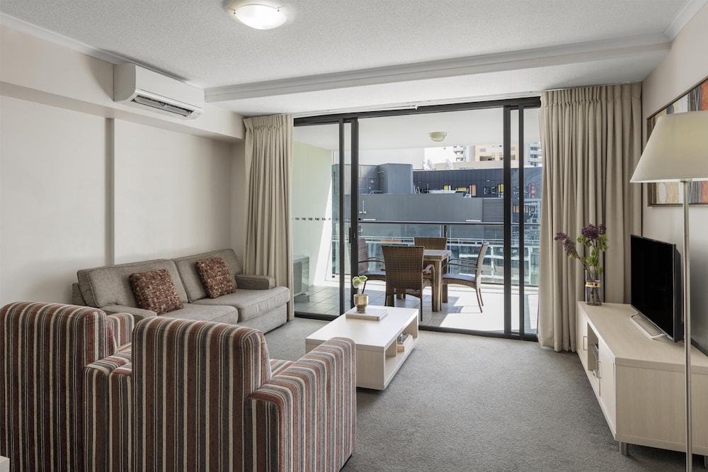 Oaks Brisbane River City Suites 45/72