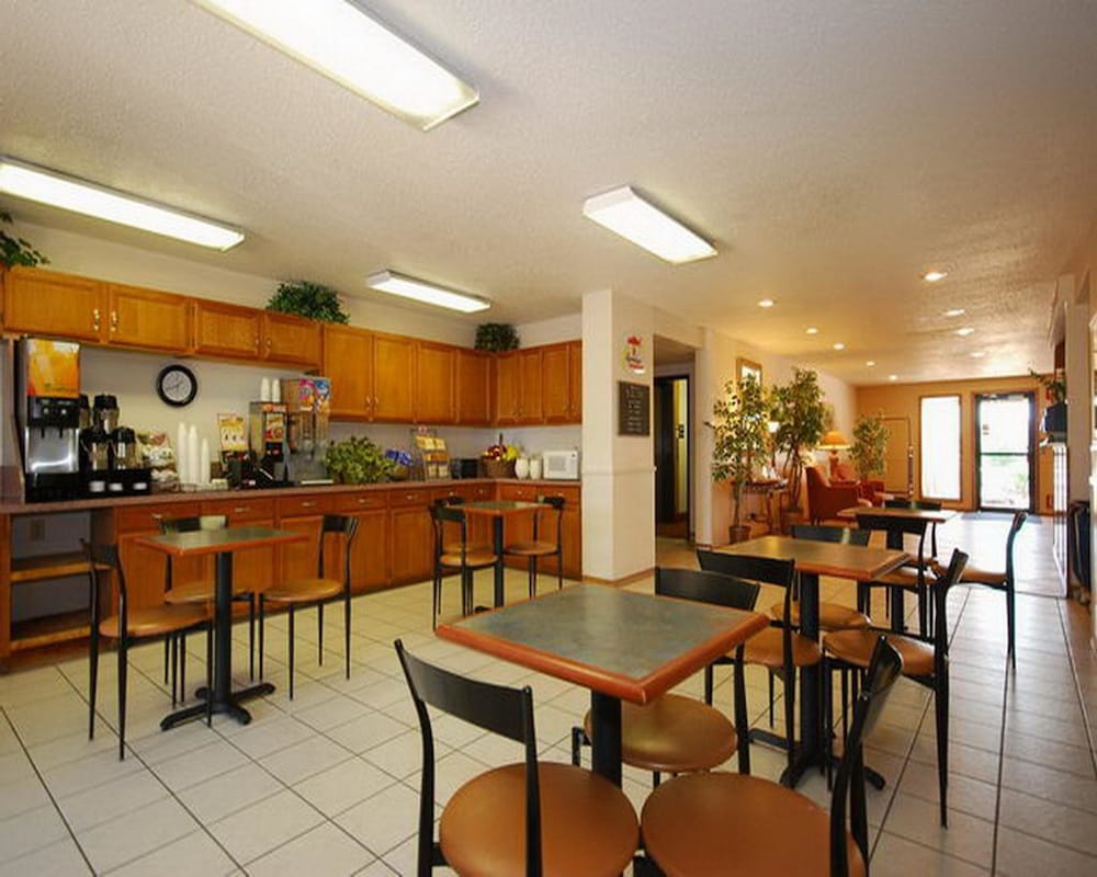 Super 8 By Wyndham Grapevine Dfw Airport Northwest 23/36