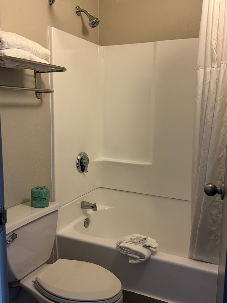 Super 8 by Wyndham Charleston WV 32/34