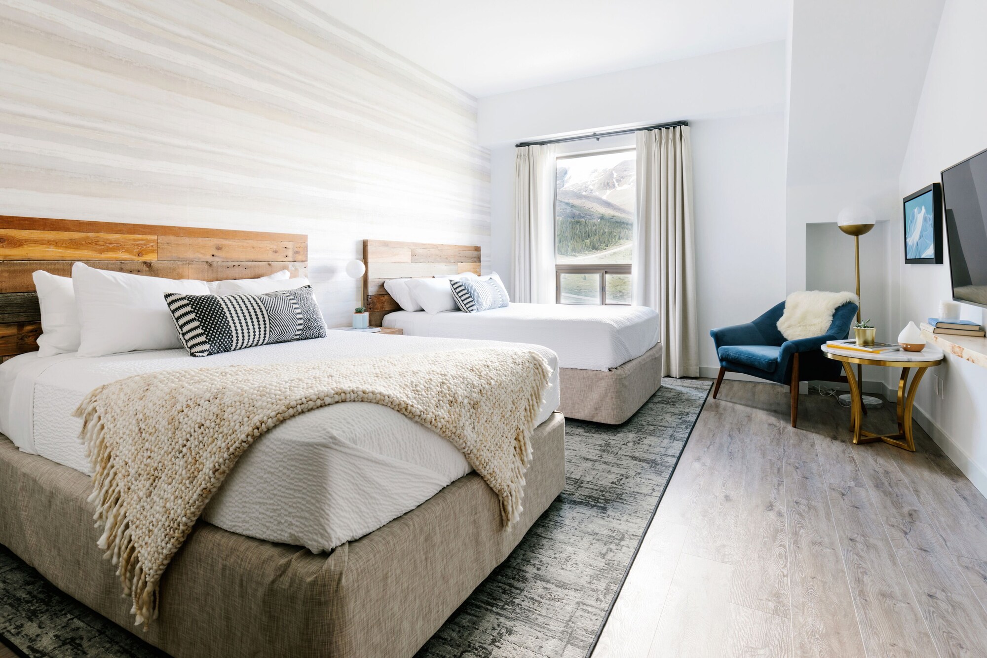 Premium, 2 Queen Beds, Valley View