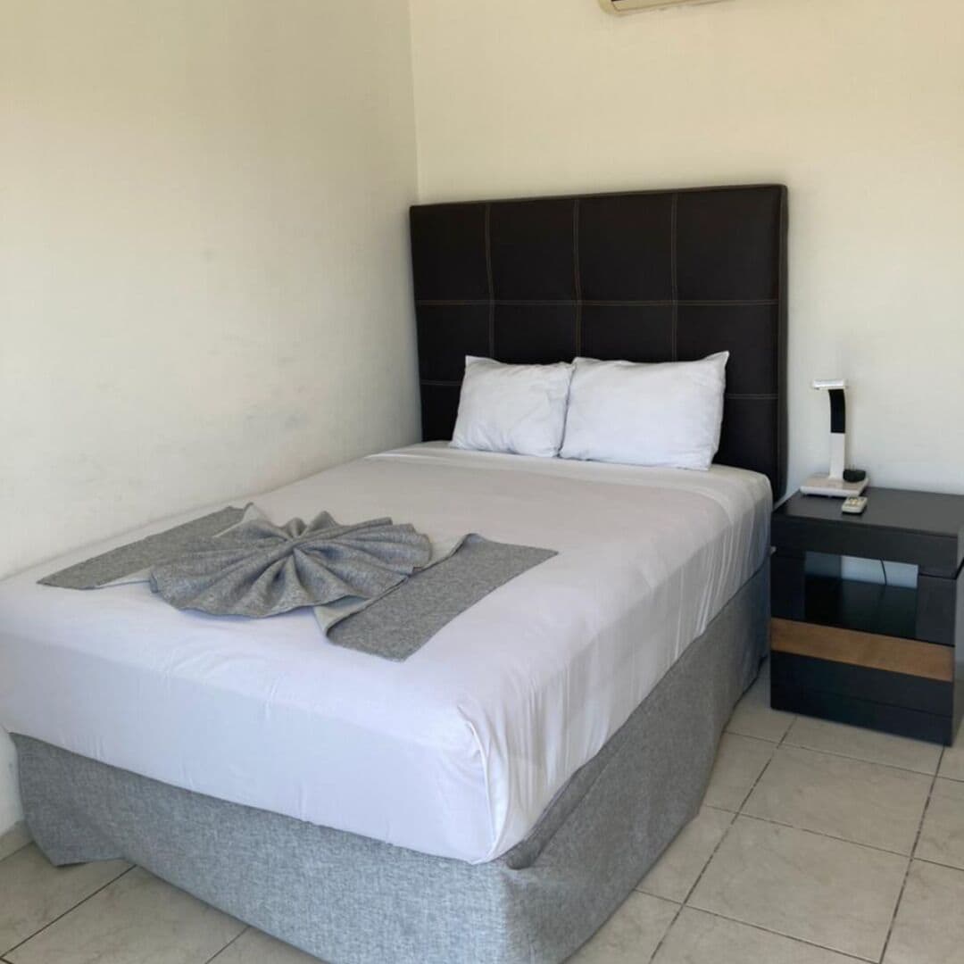 2 ROOMS, EXECUTIVE, SUITE
