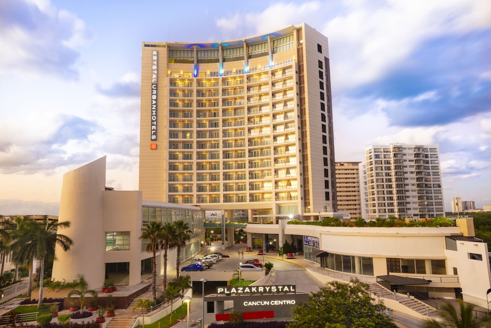 Krystal Urban Cancun 6/63