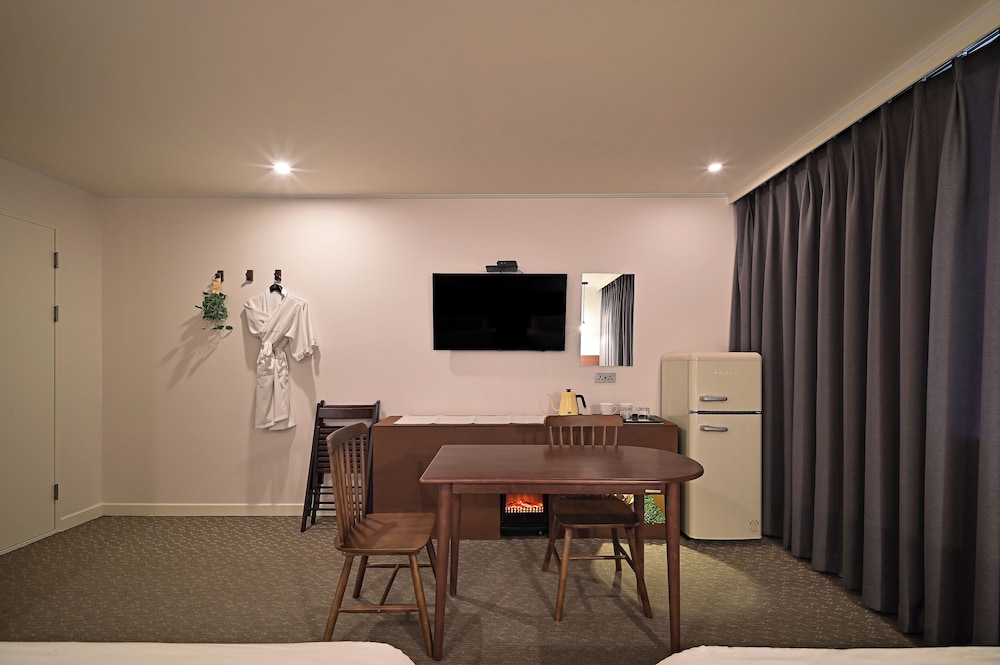B Cent Hotel 47/58