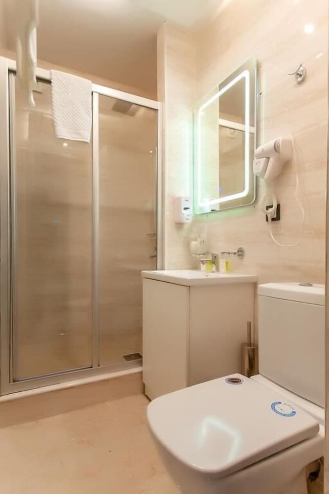 Mildom Premium Hotel 44/45