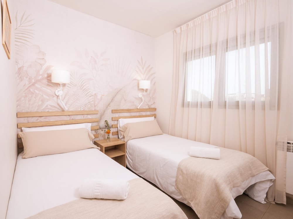 Castellmar Apartments 12/57
