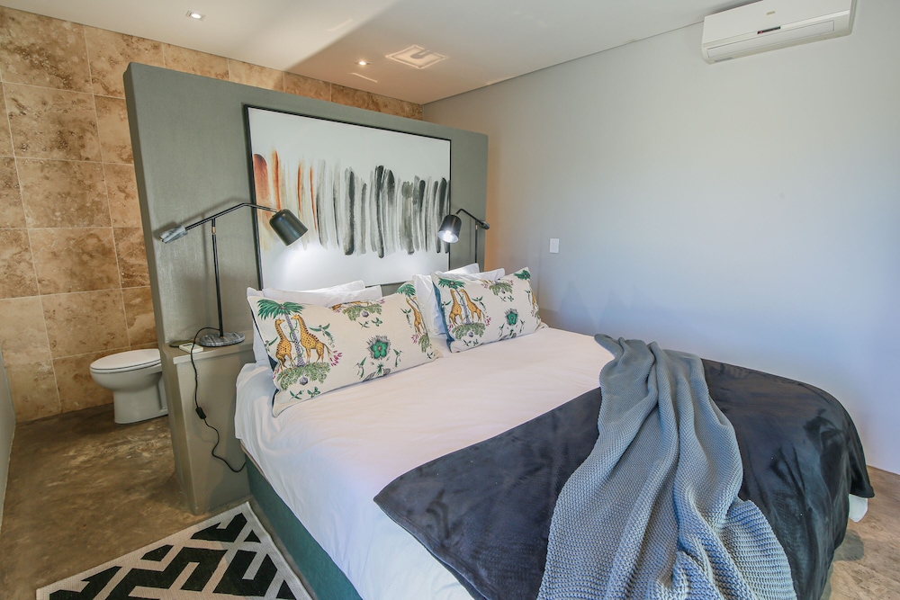 The Village Courtyard Suites 8/30