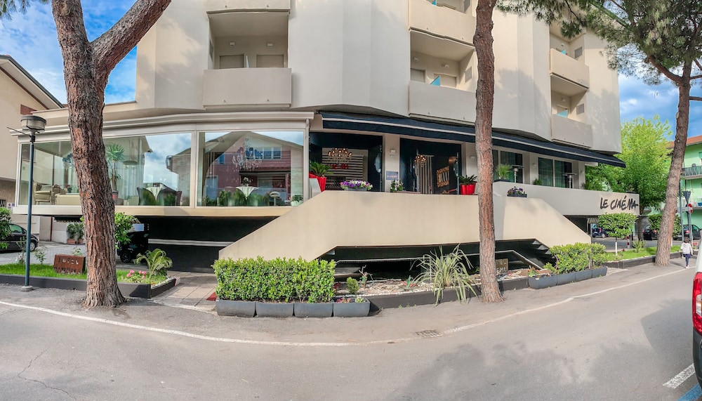 HOTEL LE CINEMA 2/68