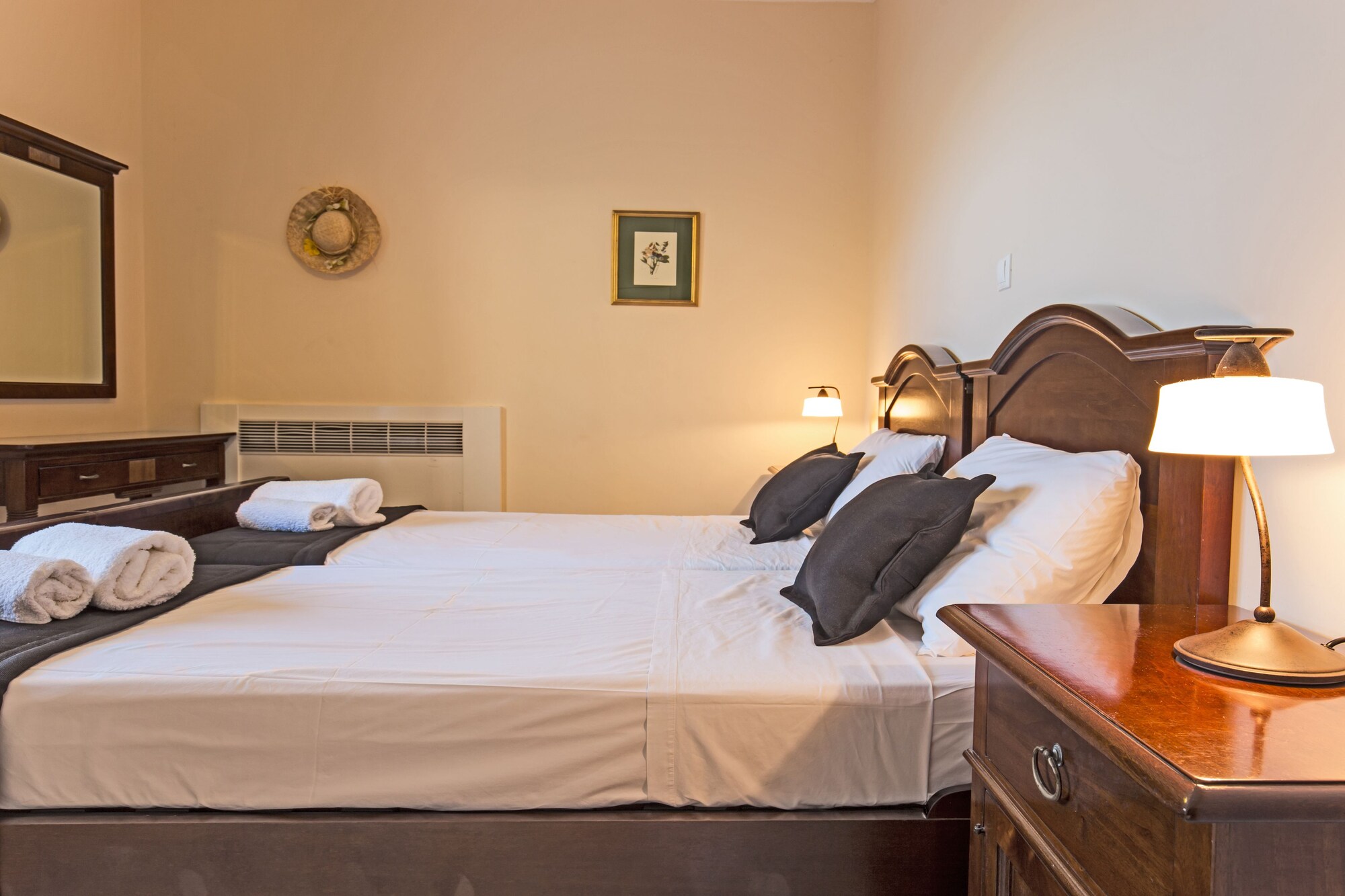 2 BEDROOMS, VILLA, PRIVATE POOL, GARDEN AREA