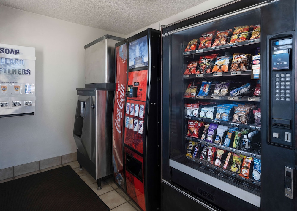 Motel6 Carlsbad, CA - Near Legoland 37/53