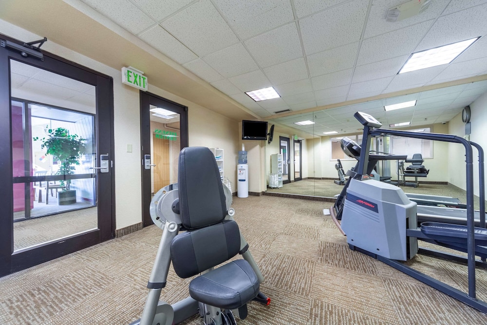 Quality Inn and Conference Center I-80 Grand Island 23/58