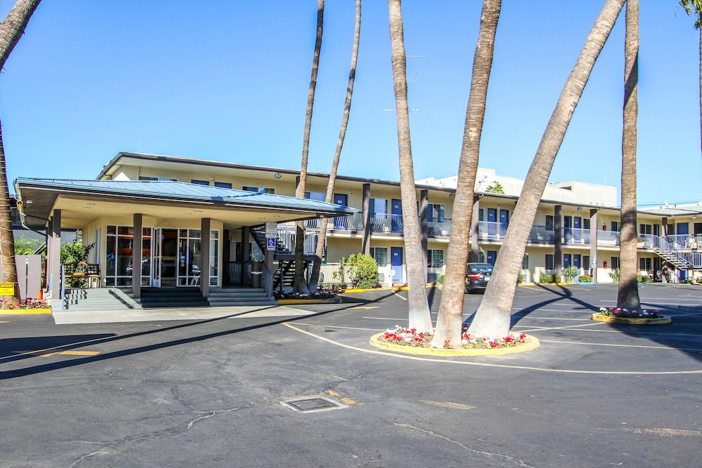 Motel6 San Diego, CA - Airport - Harbor 44/56