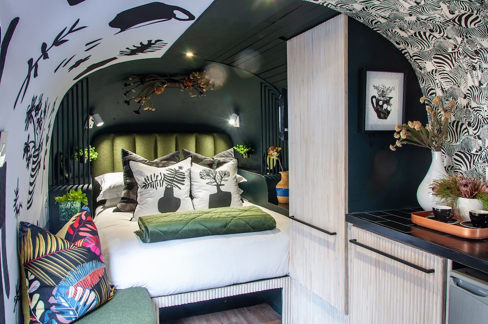 The Grand Daddy Boutique Hotel 10/84