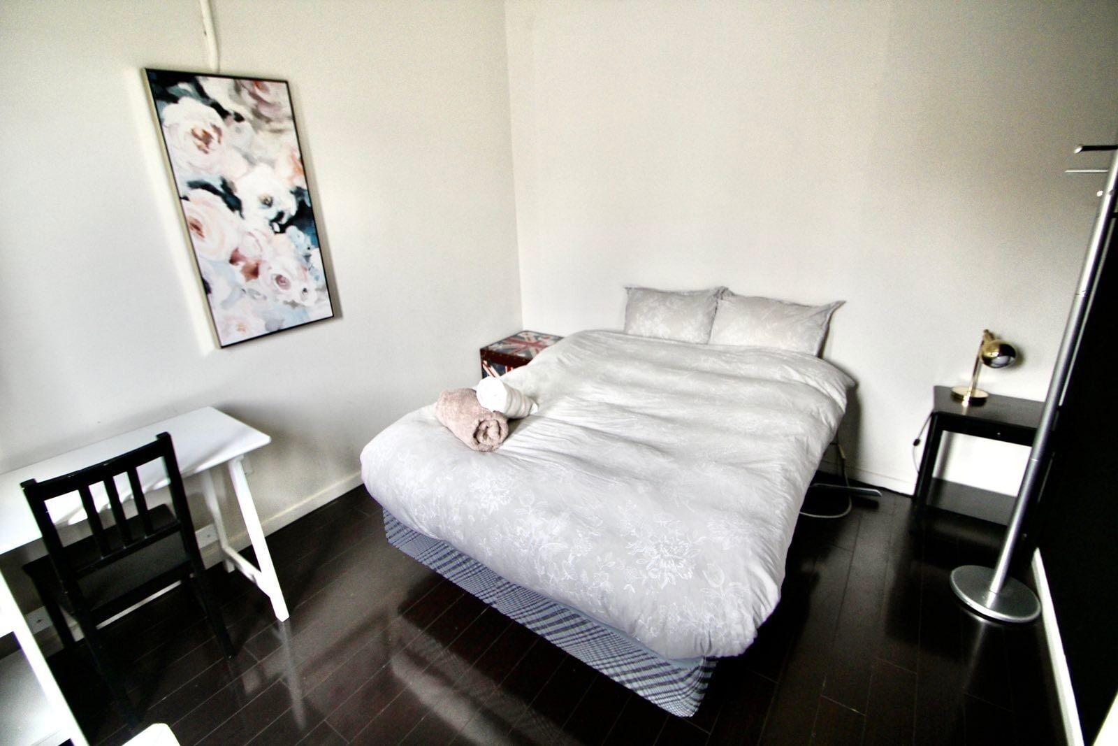 Room, Queen Bed, Shared Bathroom