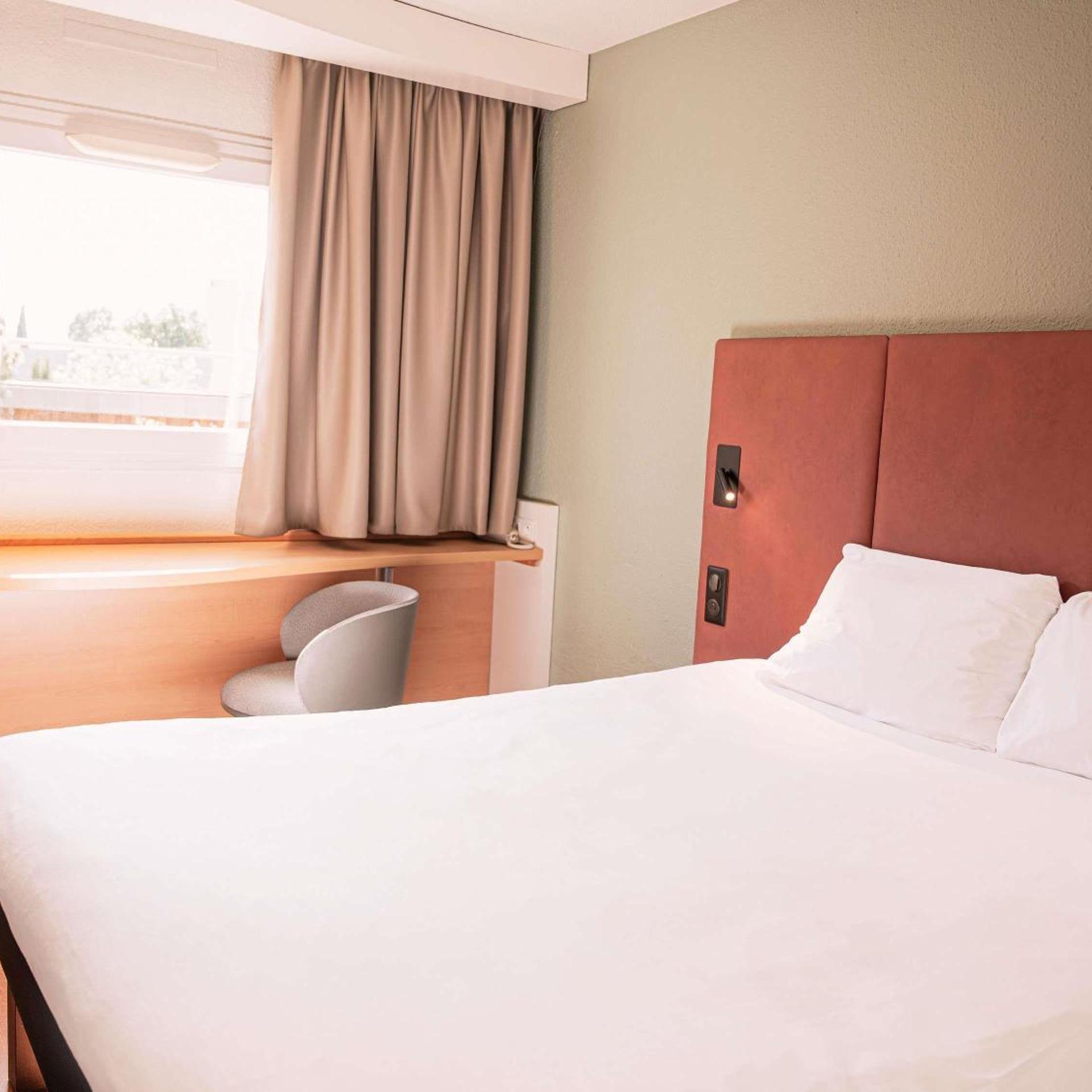 Side by Side, 2 Double Beds