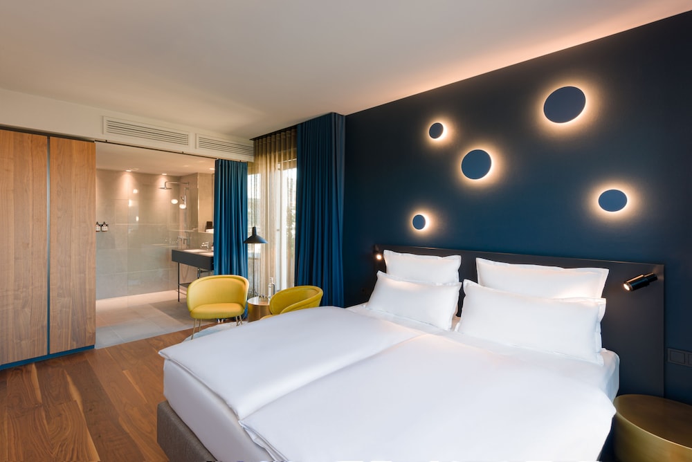 EmiLu Design Hotel 9/50