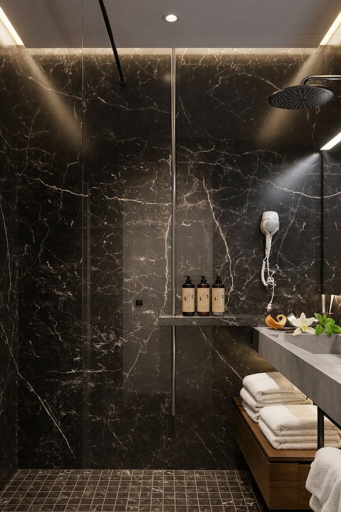 Moncafe Hotel Boutique Spa 37/39
